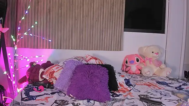 Snapshot of Hayley-Fox chatting on February 4, 2026, 1:11 am Hayley-Fox online show from February 4, 2026, 1:11 am