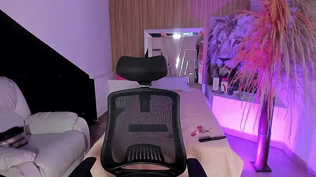 RenataMason online show from March 25, 2026, 4:51 am