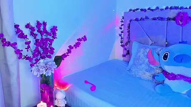 Brianna77 online show from December 18, 2025, 11:11 pm