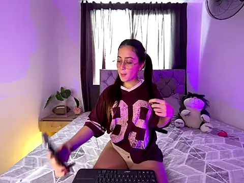 SophieeMoore online show from December 19, 2025, 6:59 pm