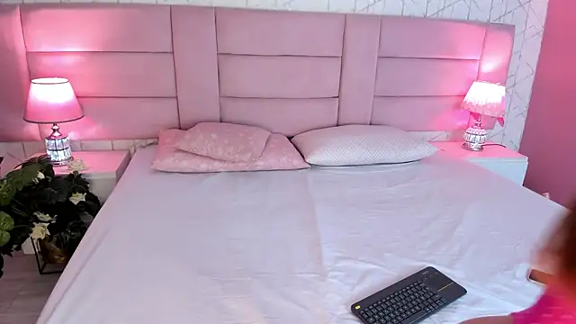 VictoriaLasse online show from April 15, 2026, 1:51 pm