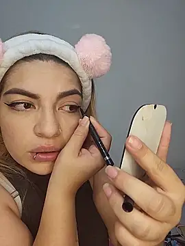 mila curvy online show from December 15, 2025, 5:34 am