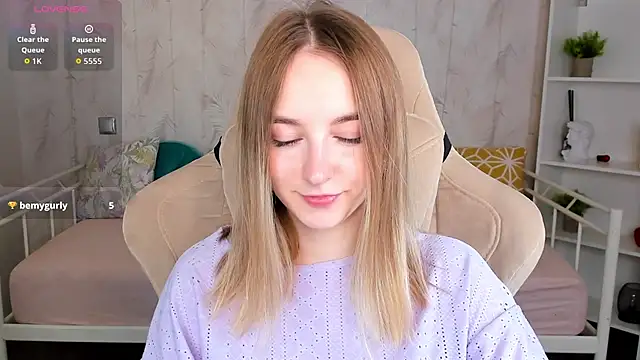 Snapshot of Shy_Polly chatting on March 5, 2026, 12:06 am Shy Polly online show from March 5, 2026, 12:06 am