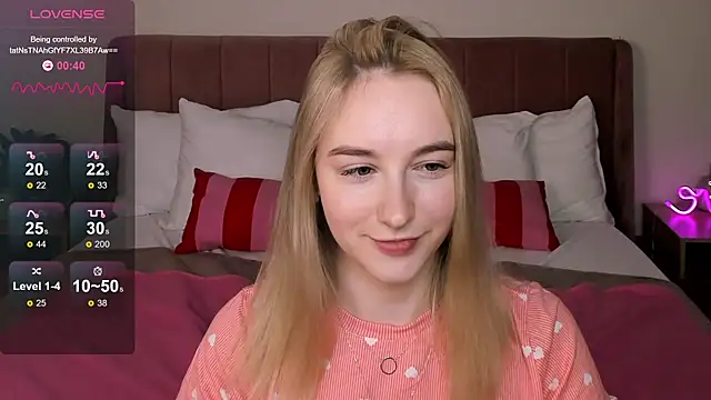 Snapshot of Shy_Polly chatting on May 15, 2026, 11:34 pm Shy Polly online show from May 15, 2026, 11:34 pm