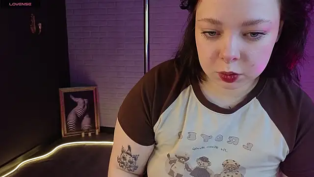 Snapshot of Vlada_vv chatting on February 25, 2026, 6:01 am Vlada vv online show from February 25, 2026, 6:01 am