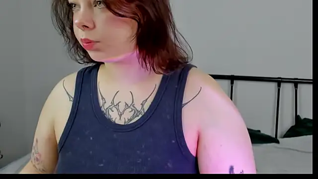 Snapshot of Vlada_vv chatting on April 3, 2026, 5:27 am Vlada vv online show from April 3, 2026, 5:27 am