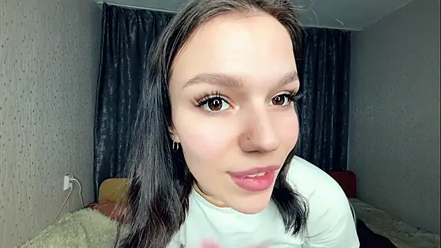 StacieGregoreski online show from December 21, 2025, 2:35 pm