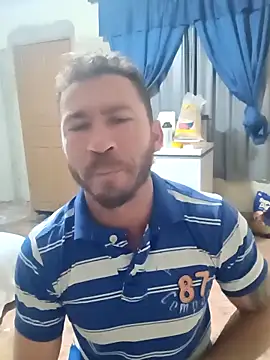 Snapshot of RobertoLuiz84 chatting on May 2, 2026, 7:02 am RobertoLuiz84 online show from May 2, 2026, 7:02 am