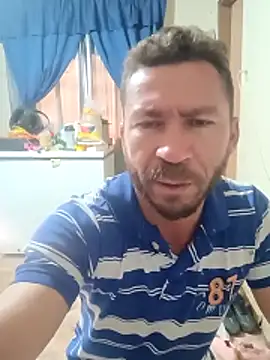 Snapshot of RobertoLuiz84 chatting on May 4, 2026, 5:53 pm RobertoLuiz84 online show from May 4, 2026, 5:53 pm