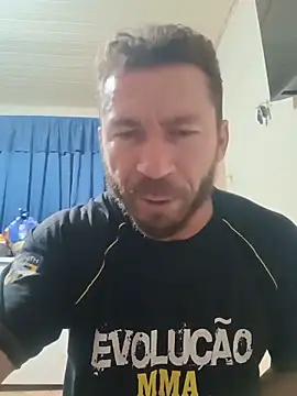 Snapshot of RobertoLuiz84 chatting on May 13, 2026, 4:43 am RobertoLuiz84 online show from May 13, 2026, 4:43 am