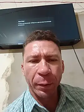Snapshot of RobertoLuiz84 chatting on June 6, 2026, 10:58 pm RobertoLuiz84 online show from June 6, 2026, 10:58 pm