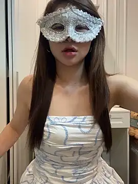 Queen-of-Love online show from April 8, 2026, 12:38 pm