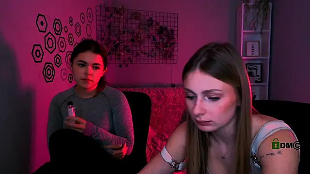 maddycats online show from November 30, 2025, 2:43 pm