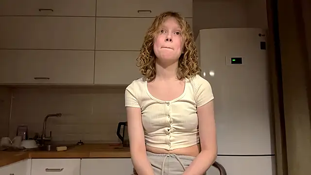 ElfriedaZwack online show from December 17, 2025, 5:08 pm