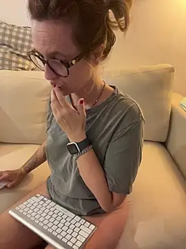 Snapshot of KnotBabe chatting on February 25, 2026, 4:11 am KnotBabe online show from February 25, 2026, 4:11 am