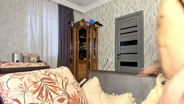 milkiwvy online show from April 19, 2026, 5:51 am