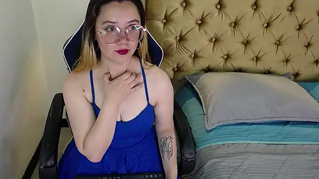 Alaiia    online show from December 16, 2025, 12:32 pm