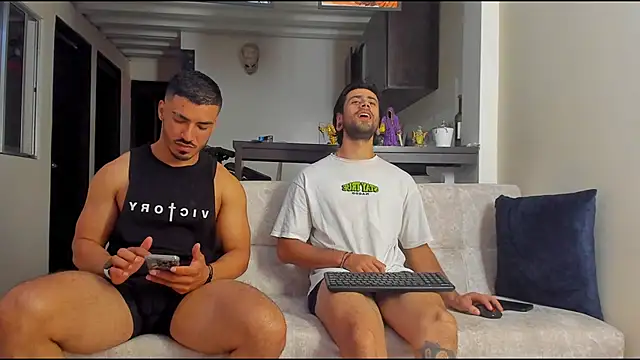 Snapshot of heteros_curious chatting on November 22, 2025, 11:48 pm heteros curious online show from November 22, 2025, 11:48 pm