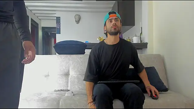 Snapshot of heteros_curious chatting on November 24, 2025, 9:58 pm heteros curious online show from November 24, 2025, 9:58 pm