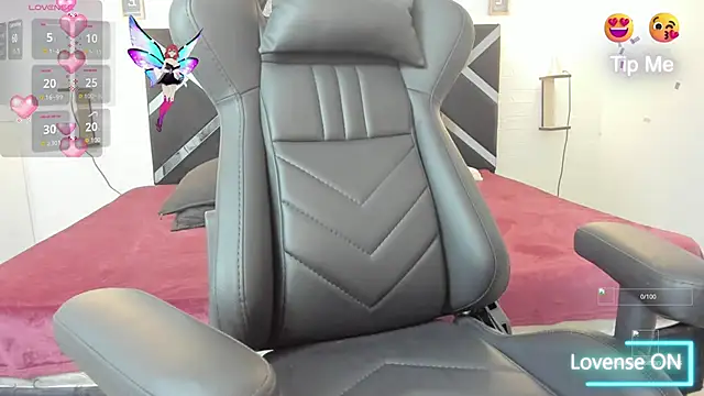 Snapshot of mask_red_girl chatting on November 27, 2025, 1:13 pm mask red girl online show from November 27, 2025, 1:13 pm