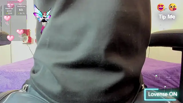 Snapshot of mask_red_girl chatting on December 3, 2025, 1:09 pm mask red girl online show from December 3, 2025, 1:09 pm