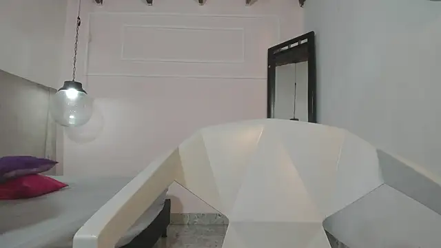 Izelevans online show from April 5, 2026, 10:56 am