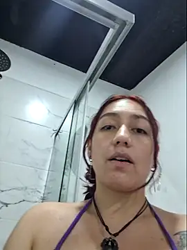 Eveeelyn25 online show from April 22, 2026, 11:28 pm