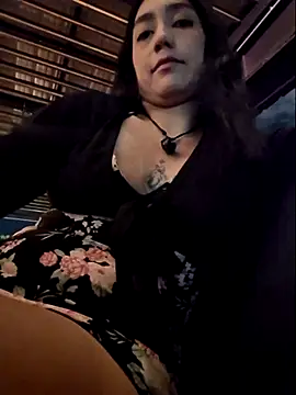 Eveeelyn25 online show from April 24, 2026, 12:02 am