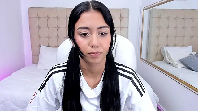 Gemma19  online show from December 17, 2025, 1:11 am