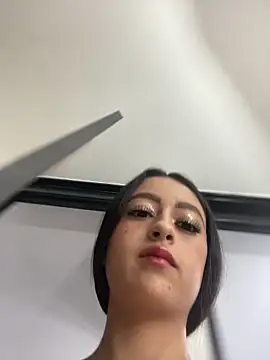 Snapshot of SOL_EF chatting on December 18, 2025, 7:53 pm SOL EF online show from December 18, 2025, 7:53 pm