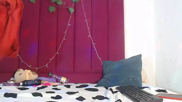 Snapshot of Tinyy_Star chatting on January 17, 2026, 10:24 pm Tinyy Star online show from January 17, 2026, 10:24 pm