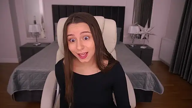 TinyNatalie online show from December 15, 2025, 2:38 am