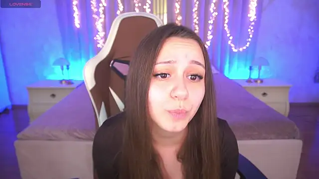 TinyNatalie online show from March 30, 2026, 1:23 pm