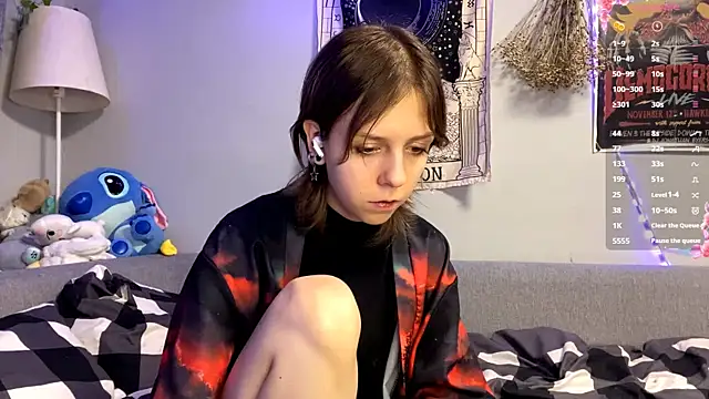 FairyLuna online show from December 4, 2025, 7:11 pm