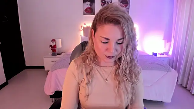 Snapshot of Violeta_Hotter chatting on November 23, 2025, 10:59 am Violeta Hotter online show from November 23, 2025, 10:59 am