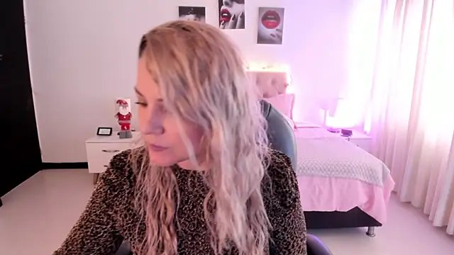 Violeta Hotter online show from December 15, 2025, 1:15 pm