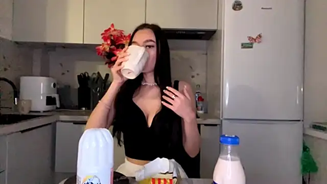 Snapshot of KristaLarmon chatting on November 29, 2025, 5:05 pm KristaLarmon online show from November 29, 2025, 5:05 pm