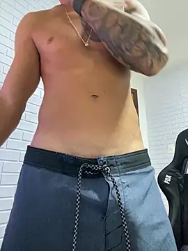 enzofelipe online show from November 23, 2025, 2:06 pm