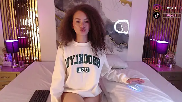 MiticaBrennet  online show from April 10, 2026, 4:39 am