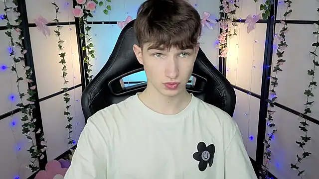 Snapshot of Maxwellchiik chatting on November 29, 2025, 9:29 pm Maxwellchiik online show from November 29, 2025, 9:29 pm