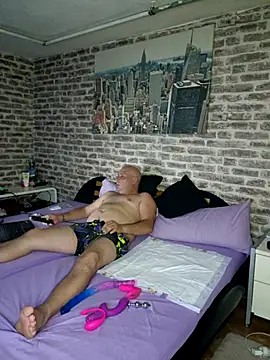 SquirtPassion1995 online show from July 18, 2026, 9:40 pm
