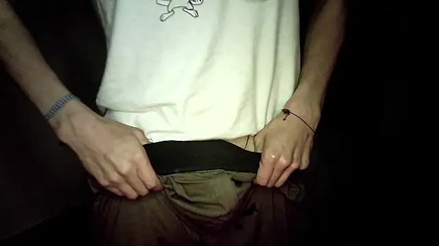 ghooozt69  online show from December 19, 2025, 3:24 am