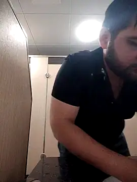 Snapshot of Koma001 chatting on November 28, 2025, 5:43 am Koma001 online show from November 28, 2025, 5:43 am