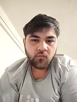 Snapshot of Koma001 chatting on February 14, 2026, 3:20 pm Koma001 online show from February 14, 2026, 3:20 pm