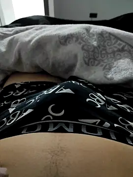 Snapshot of ParejaOcultaXX chatting on November 27, 2025, 10:34 pm ParejaOcultaXX online show from November 27, 2025, 10:34 pm