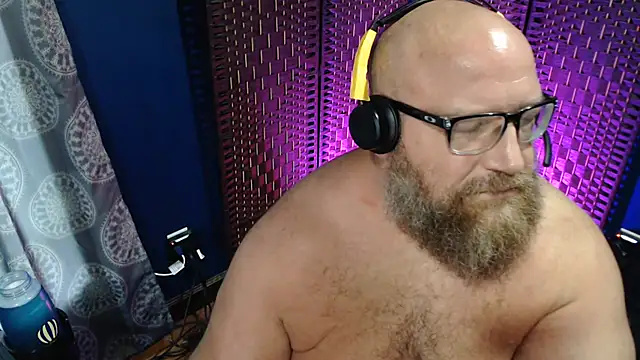 Snapshot of BigBearforCuddles chatting on August 2, 2026, 3:21 pm BigBearforCuddles online show from August 2, 2026, 3:21 pm