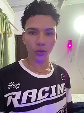 secret justin7 online show from December 17, 2025, 3:01 am