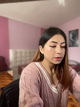 MaddieHunter online show from December 18, 2025, 1:17 pm