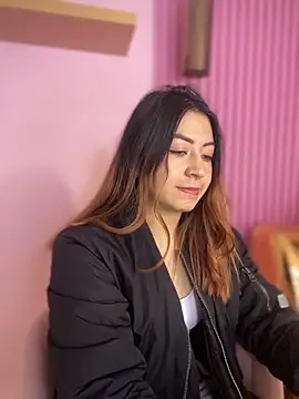 MaddieHunter online show from December 22, 2025, 1:08 pm