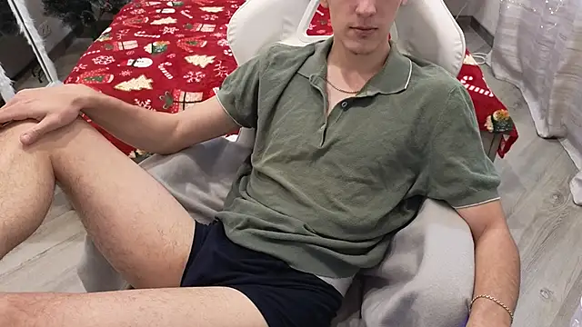 MoonlinSkinn online show from December 21, 2025, 8:10 am